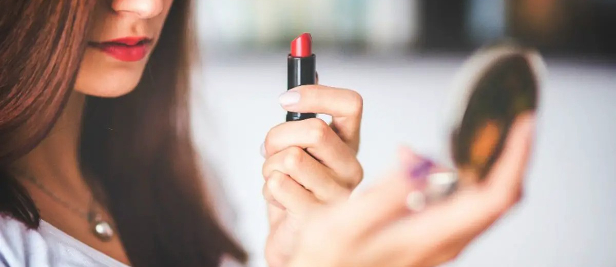 How To Make Your Lipstick Last Longer - Procedure To Follow