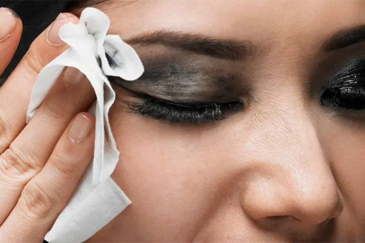 Vaseline: The Best Eye Makeup Remover