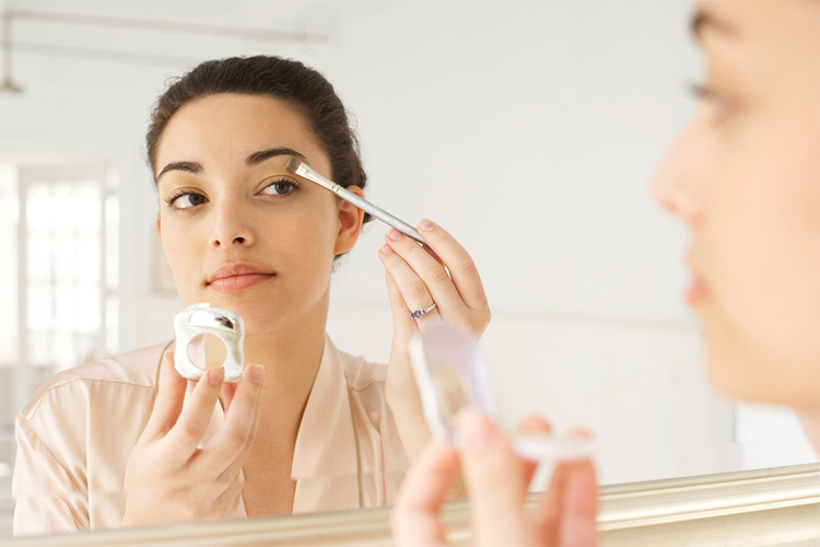 How To Avoid Cakey Foundation - Tricks To Avoid Cakey Makeup