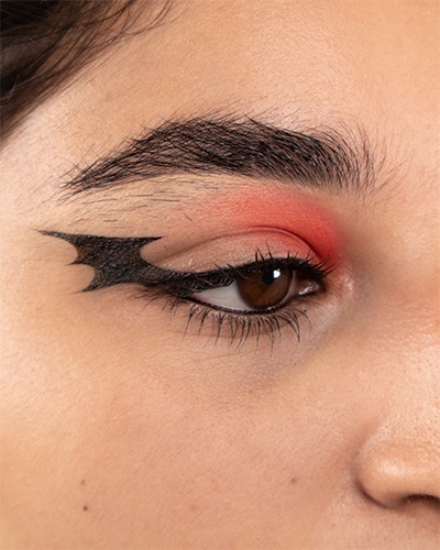 Easy Step-By-Step Tutorial For The Bat Wing Eyeliner Look
